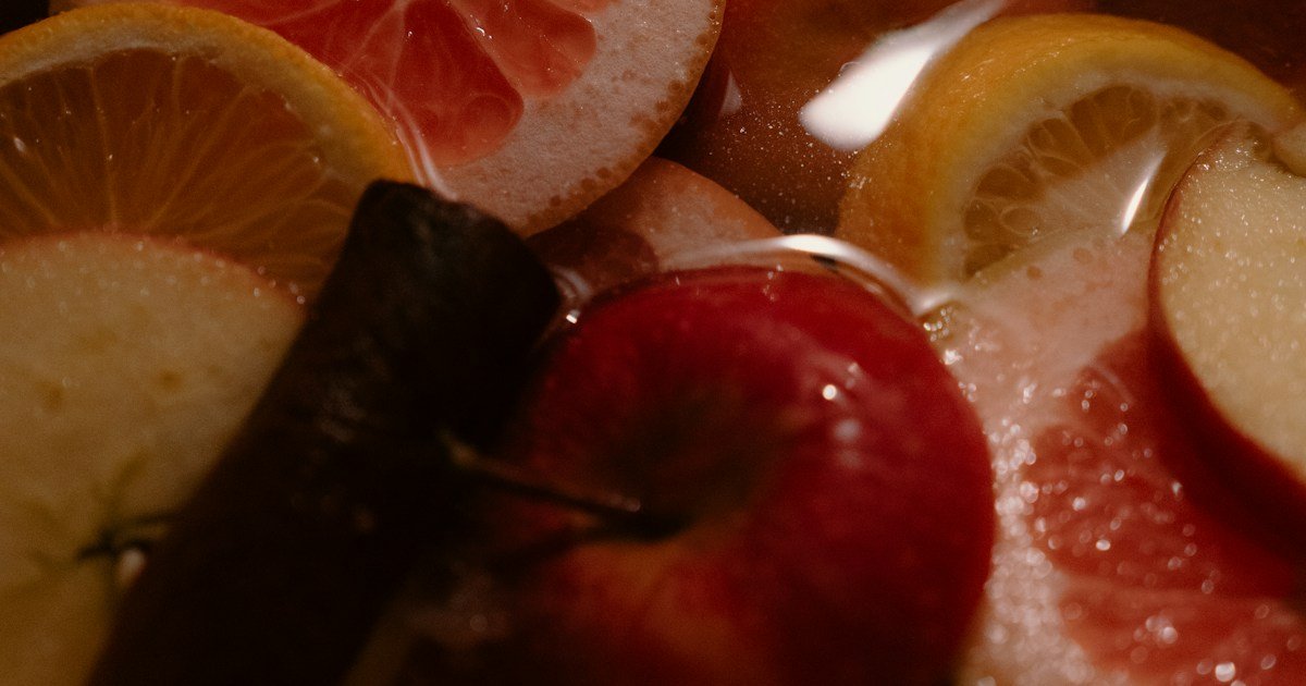 Citrus and cinnamon in a holiday simmer pot, representing Pennsylvania Coal Region boilo tradition